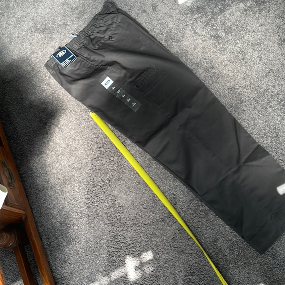 Men’s elastic waist cargo pants size 38 x 29. These were hemmed to 29 inches